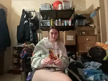 Stripchat Sex Chat of Snowbunnycake_131