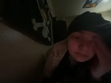 Stripchat Live Sex Cam of Snowbunnycake_131