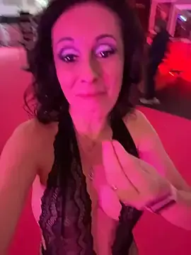 Stripchat Adult Webcam of therealbeverlycious