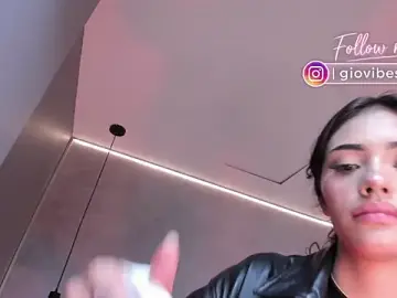 Stripchat Watch Live Sex Cams of Giovanna_oliveira