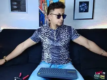 Stripchat Live Sex Cam of SR_EMILIOCUM