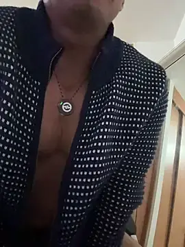 Stripchat Live Sex Cam of Chris_Clarck