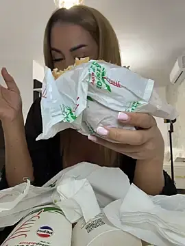 Stripchat Sex Cam of KirstieVegas