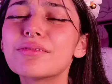 Stripchat Free Live Porn of amber_yull