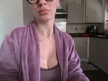 Stripchat Best live sex cam show of QuenMonicaUK