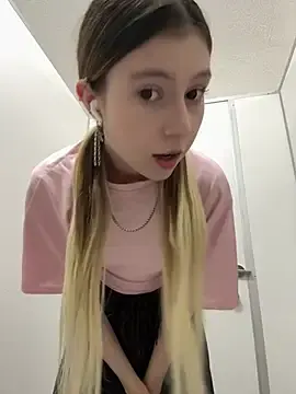 Stripchat Live Porn of nancy_chancy
