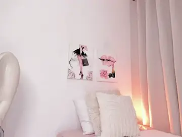 Stripchat Live Sex Cam of ReynaLuxe