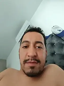 Stripchat Sex Cam of JoshuanDrocher