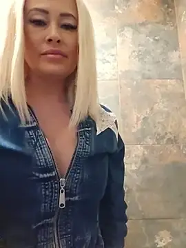 Stripchat Best Webcam of MILFBARBY