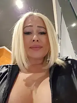 Stripchat Free Porn Cam of MILFBARBY