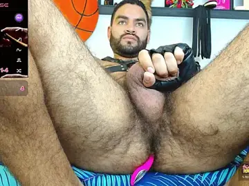 Stripchat Free Porn Cam of hairyAkeem_05