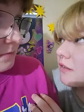 Stripchat Live Sex Cam of wehavepussies_xoxo