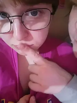 Stripchat Live Sex Cam of wehavepussies_xoxo