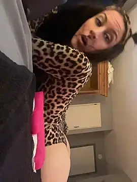 Stripchat Live Sex Cam of AhlanaLuxe