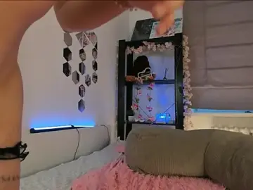 Stripchat Live Sex of WarmAtEdges