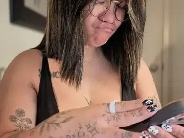 Stripchat Adult Webcam of momgoeswild