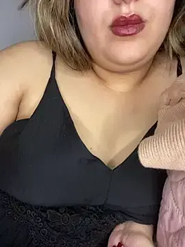 Stripchat Live Sex Cam of yassminsexy22