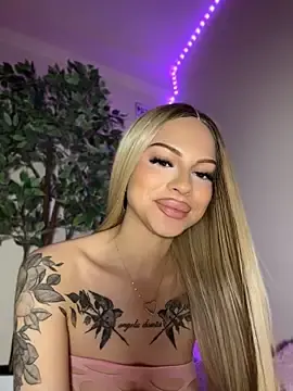 Stripchat Adult Webcam of DollyRuby