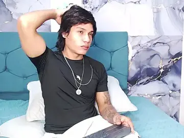 Stripchat Free Porn Cam of MaximilianRoth
