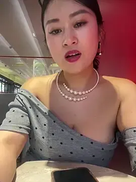 Stripchat Sex Cam of Yolanda9