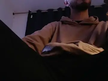 Stripchat Live Sex Cam of s_sven03