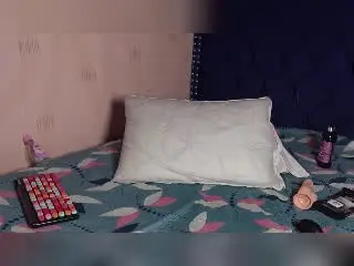 Xlovecam Private Sex Chat of SkinnySweetMilff