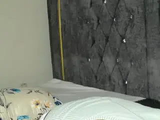 Xlovecam Free Live Porn of CrystalSanta