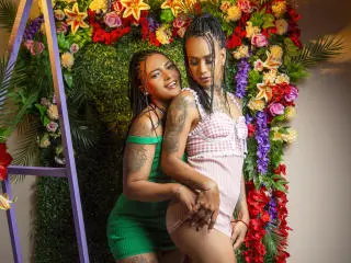 Xlovecam Live Sex of CandySexyCouplets