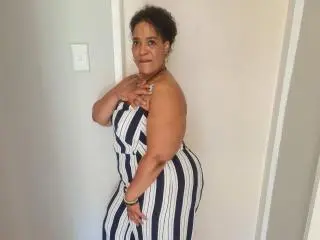 Xlovecam Free Porn Cam of CaramelHugeAss