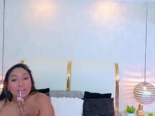 Xlovecam Free Porn Cam of NaiomiLanne