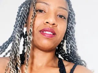 Xlovecam Free Live Porn of Rominah
