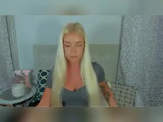 Xlovecam Free Porn Cam of KristyQueen