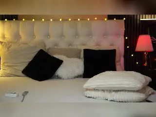 Xlovecam Watch Live Sex Cams of CharlotteKozy