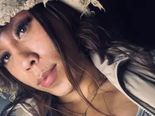 Xlovecam Free Live Porn of GeraldineSuan