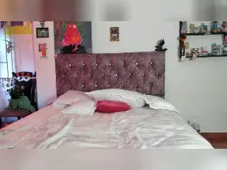 Xlovecam Sex Chat of SophieHill
