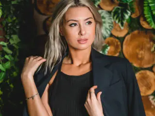 Xlovecam Sex Cam of VictoriaRay