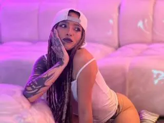 Xlovecam Adult Webcam of LucyDollyHot