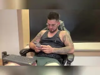 Xlovecam Watch Live Sex Cams of AshtonMuller