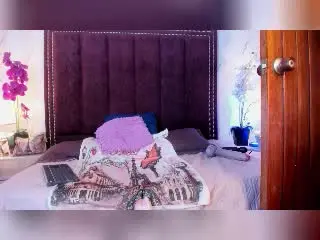 Xlovecam Watch Live Sex Cams of IssaMilfX