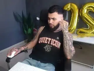 Xlovecam Free Live Porn of OscarWills
