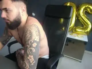 Xlovecam Watch Live Sex Cams of OscarWills
