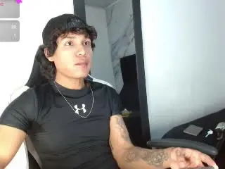 Xlovecam Live Sex Cam of MaximilianRoth