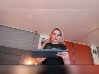 Xlovecam Free Live Porn of GiuliaAddams