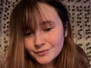 Xlovecam Free Live Porn of MaggieMoll
