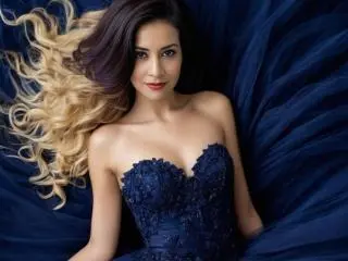 Xlovecam Live Sex Cam of LorenHolmes