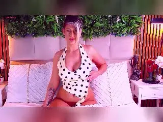 Xlovecam Free Porn Cam of SalmaRoze
