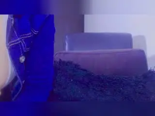 Xlovecam Sex Cam of MissGilliSquirty