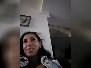 Xlovecam Watch Live Sex Cams of BrunetteBabe69