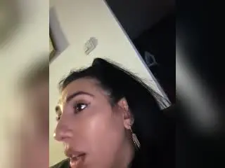 Xlovecam Free Porn Cam of BrunetteBabe69