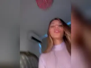 Xlovecam Private Sex Chat of SofieWhite